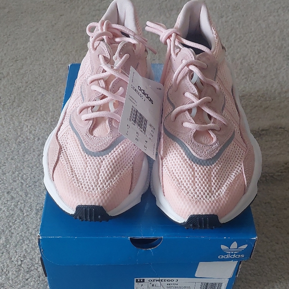 Adidas Women's Light Pink Sneakers